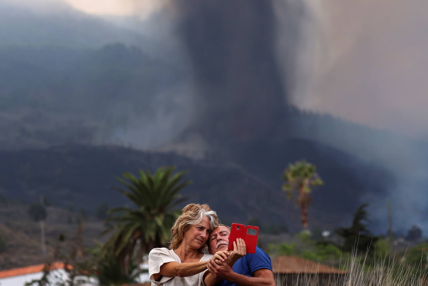 Fotos: El volcán de Canarias entra en erupción