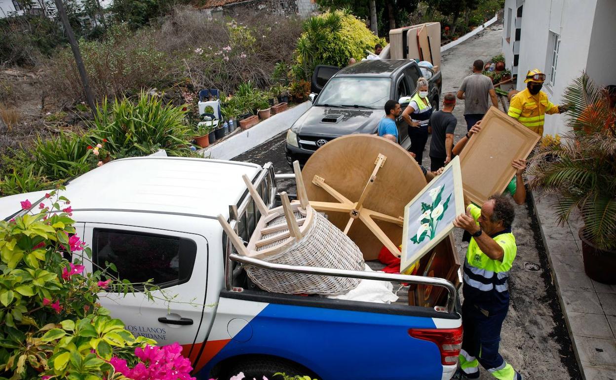 La lava arrasa Todoque y amenaza otros 500 hogares