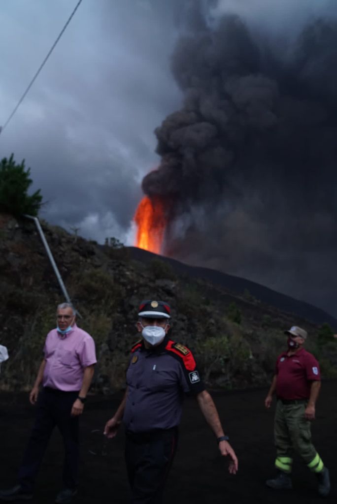 Fotos: El volcán de Canarias entra en erupción