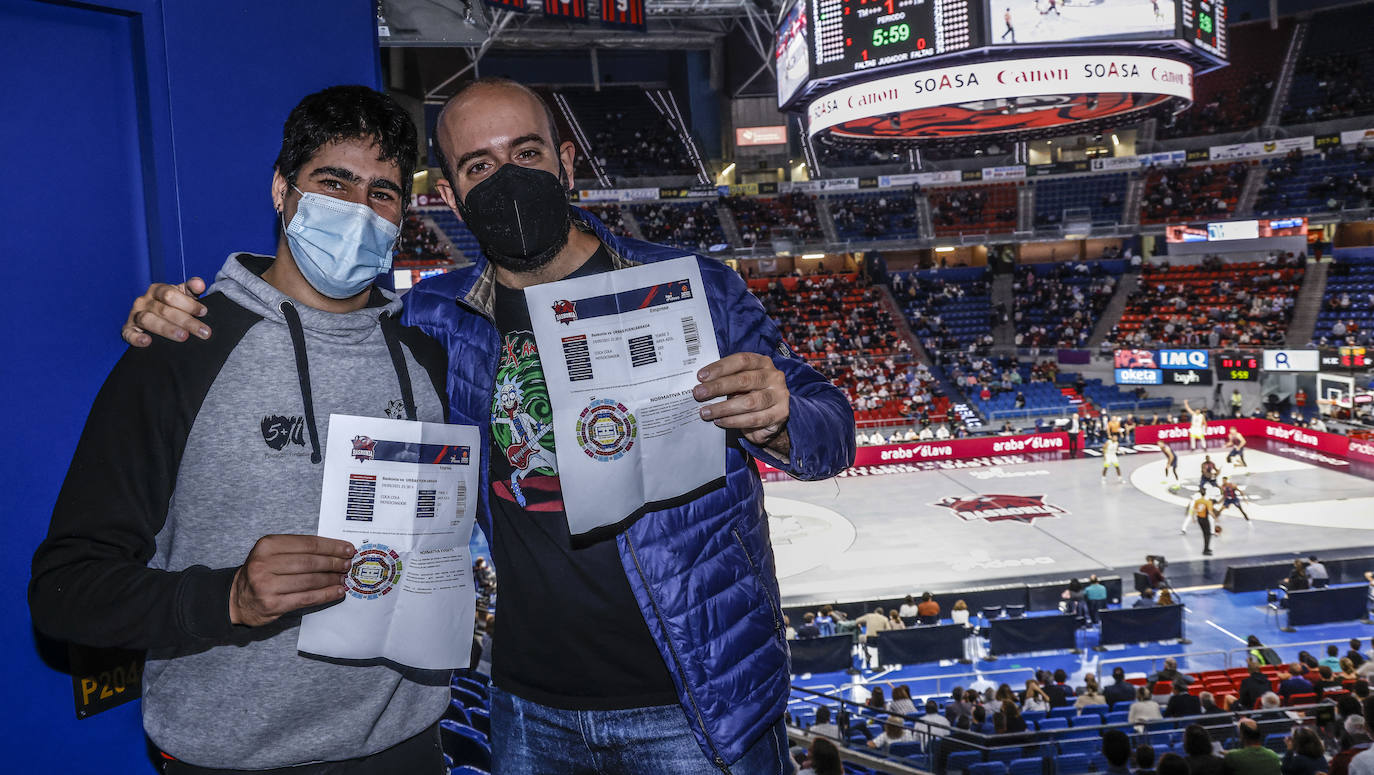 Fotos: Así ha sido el esperado regreso de la afición al Buesa Arena