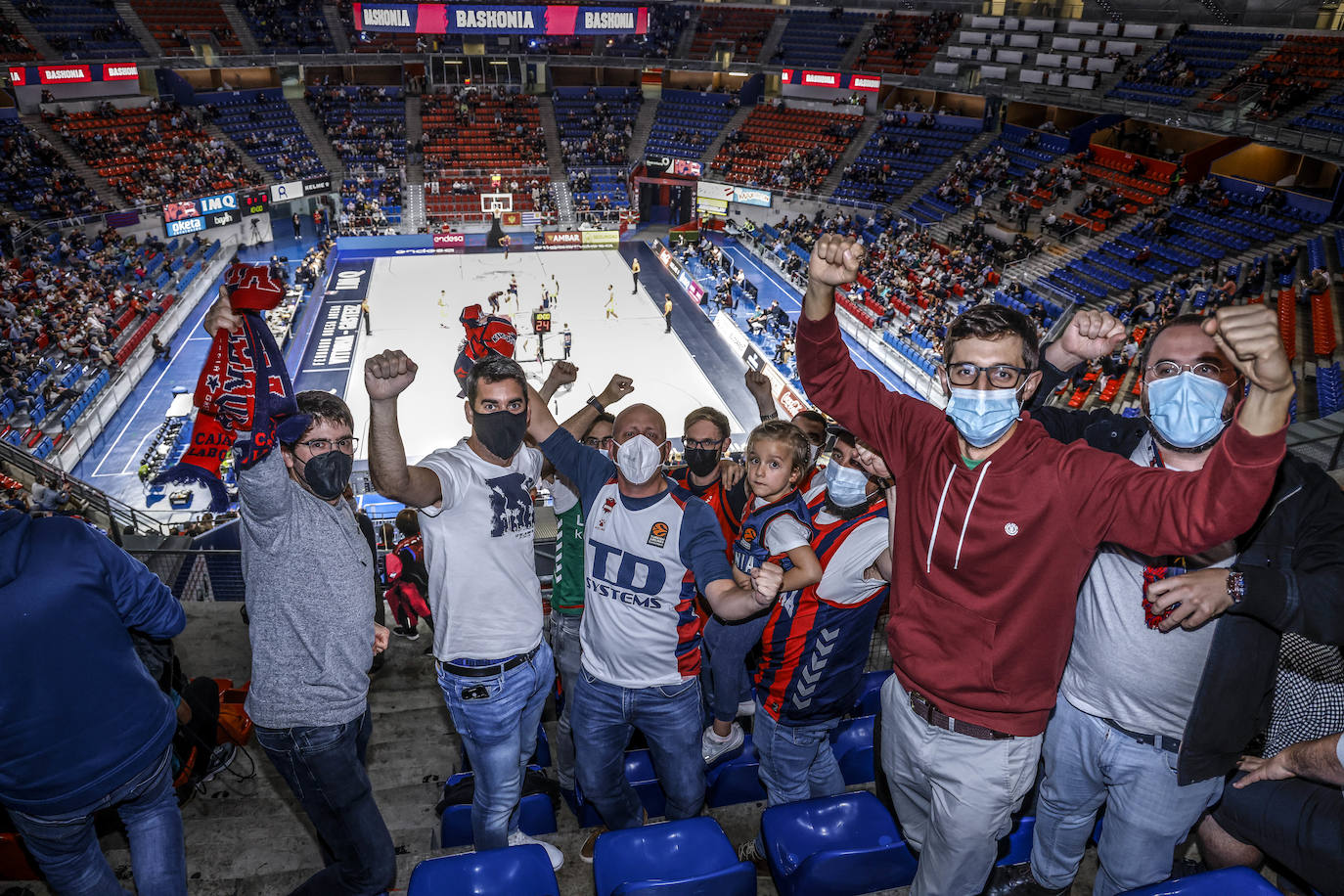 Fotos: Así ha sido el esperado regreso de la afición al Buesa Arena
