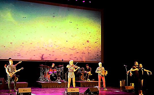 Los bailarines solo salieron en el primer tercio, el más suavito. 