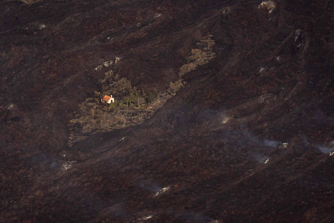 Fotos: El volcán de Canarias entra en erupción