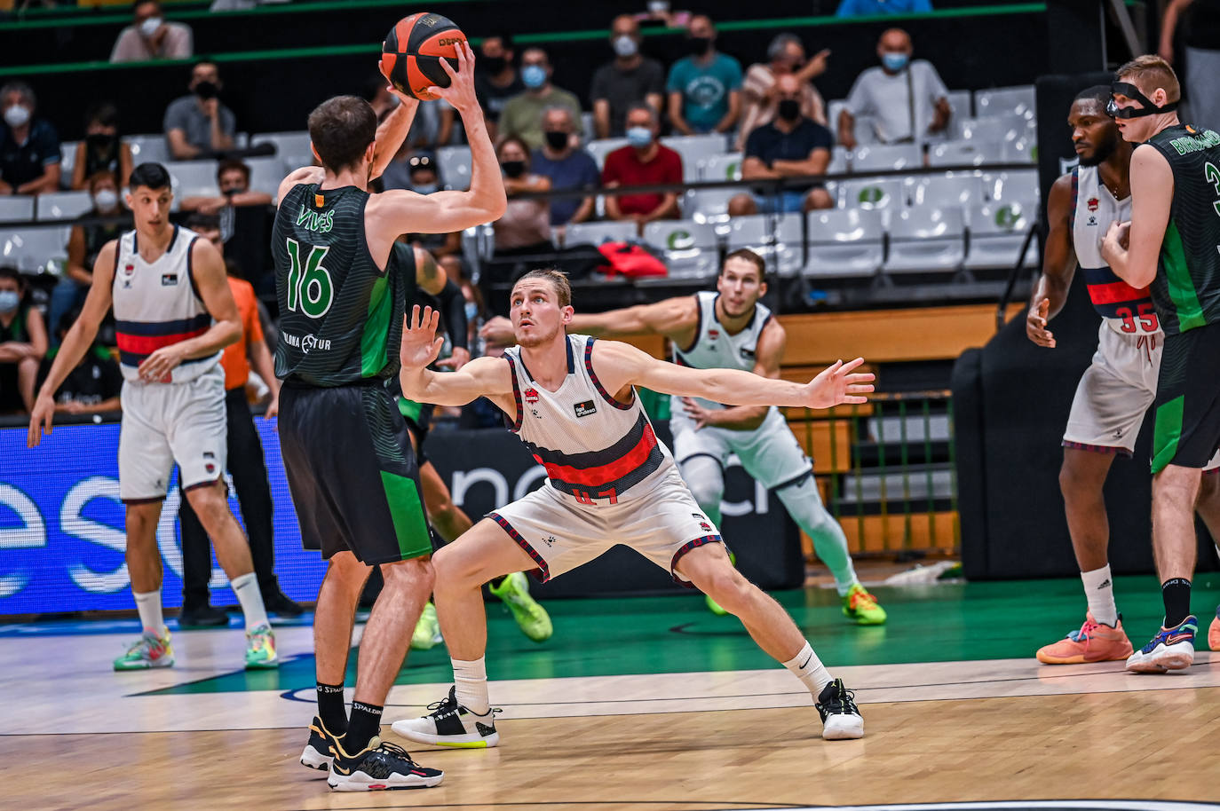 Fotos: Las mejores imágenes del Joventut-Baskonia
