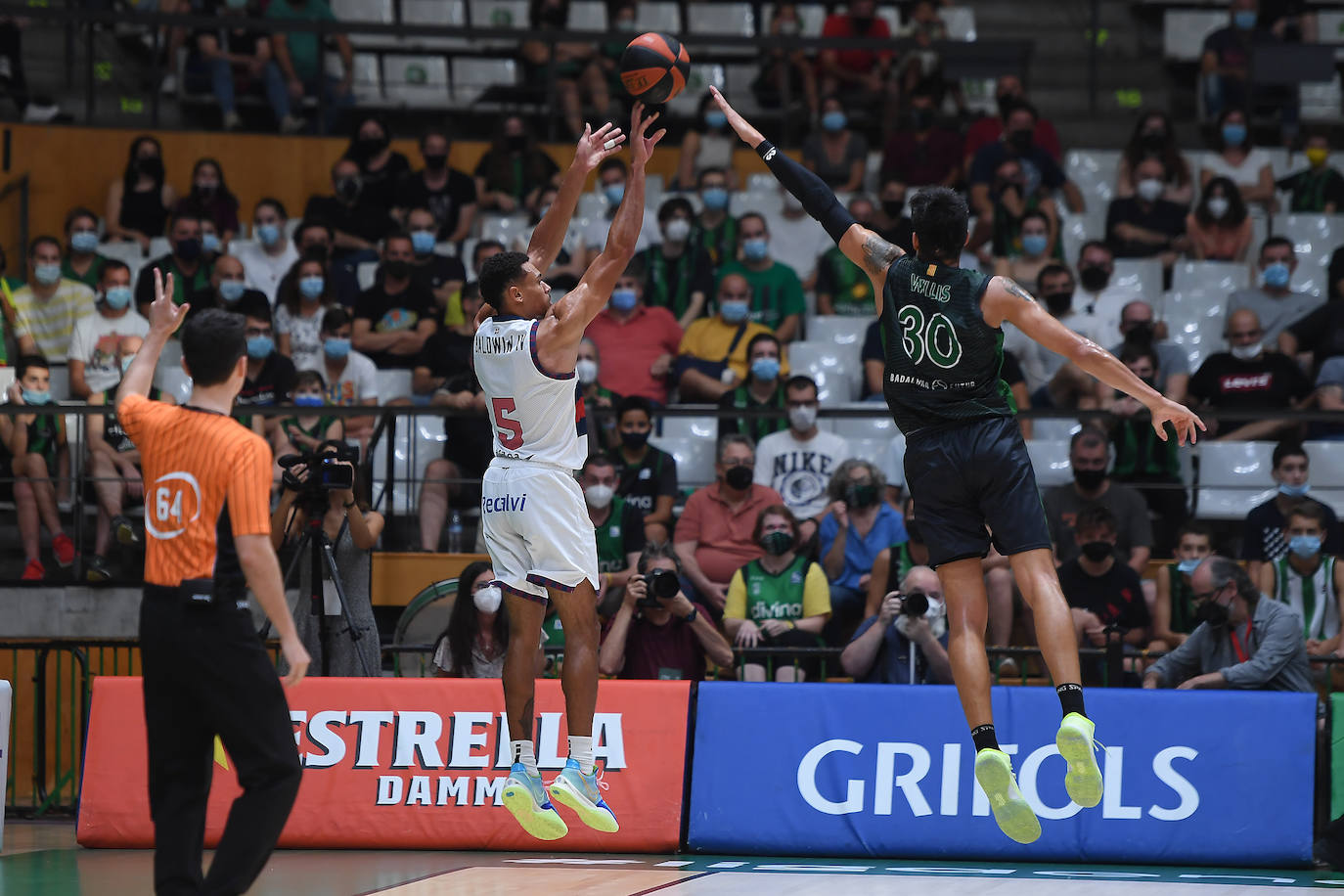 Fotos: Las mejores imágenes del Joventut-Baskonia