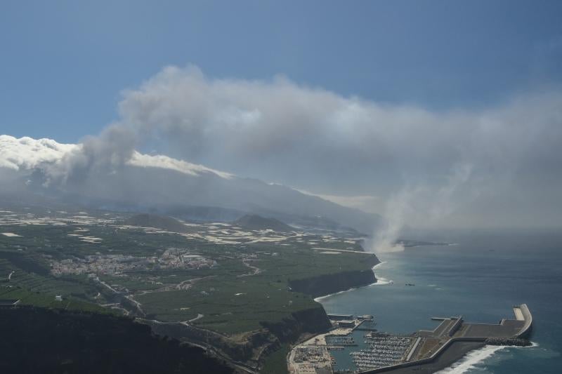 Fotos: La lava del volcán de La Palma llega al mar