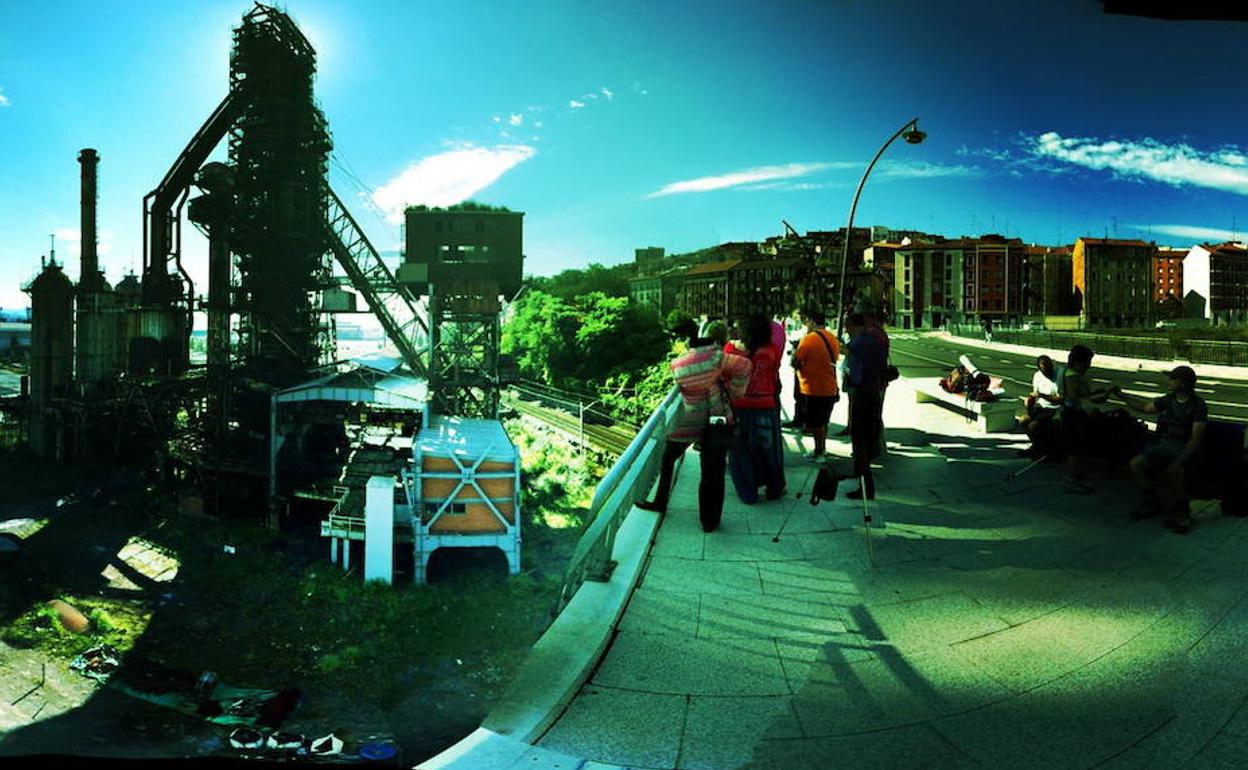 Visita al horno alto que sobrevive a la reconversión. 
