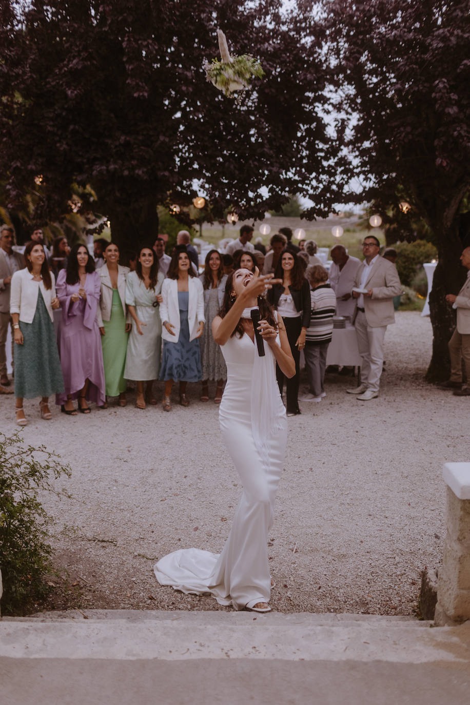 Fotos: La boda de ensueño en una isla francesa de Alazne, la modelo bilbaína del vestido sirena