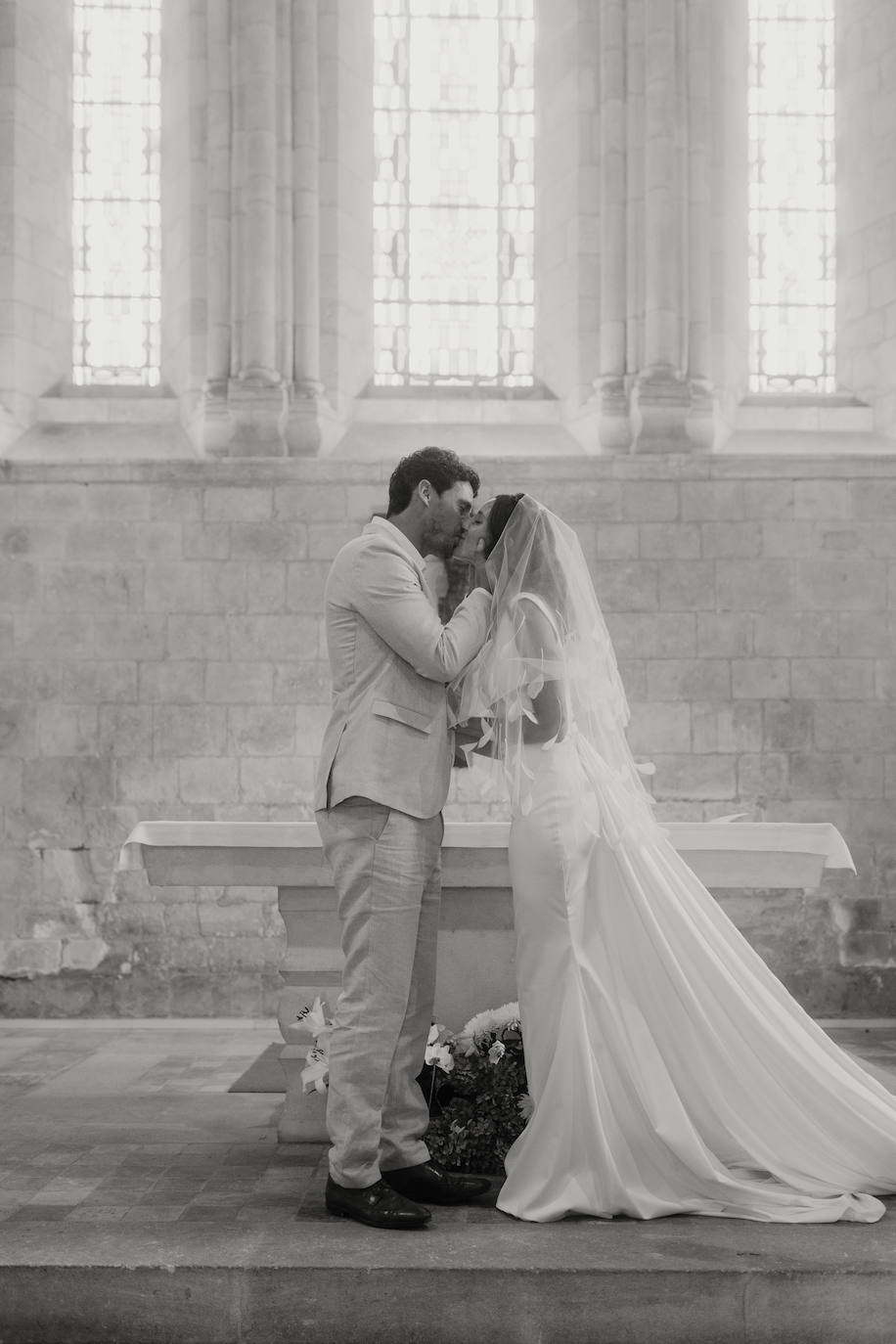 Fotos: La boda de ensueño en una isla francesa de Alazne, la modelo bilbaína del vestido sirena