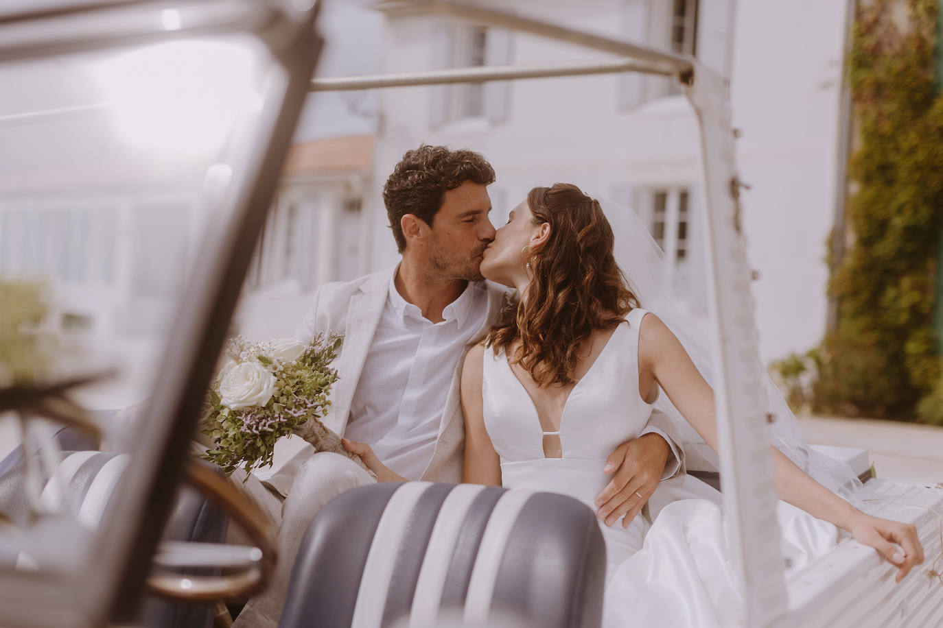 Fotos: La boda de ensueño en una isla francesa de Alazne, la modelo bilbaína del vestido sirena