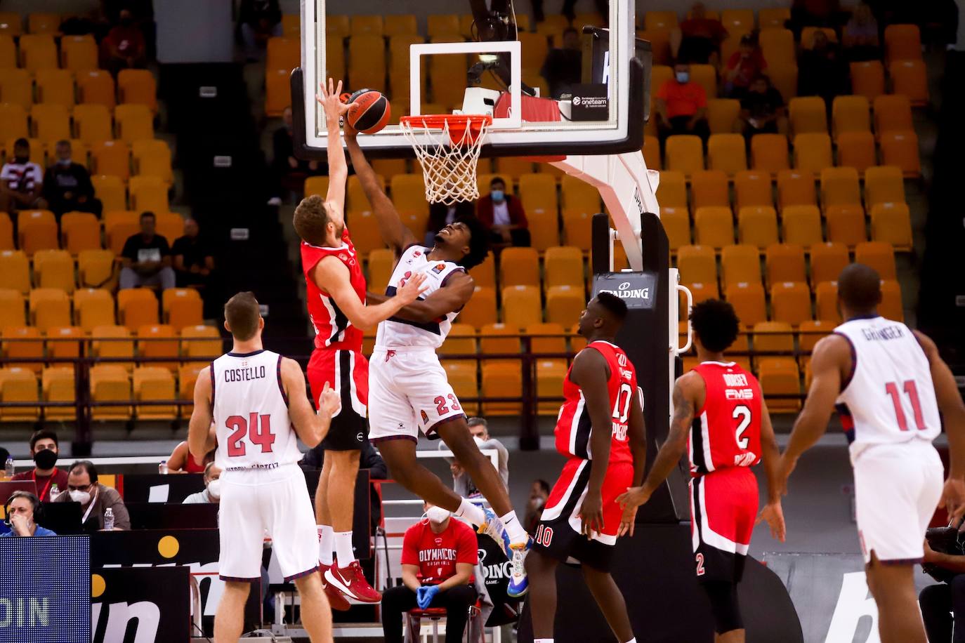 Fotos: Las mejores imágenes del Olympiacos - Baskonia