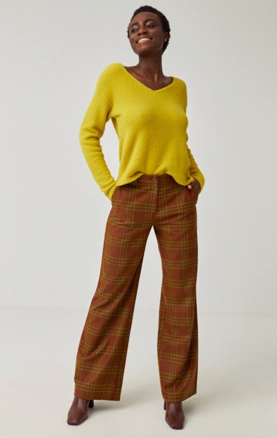 Pantalón marrón con cuadros verdes de la tienda bilbaína Uoma, situada en la calle Rodríguez Arias, número 39. Cuesta 54,95 euros.