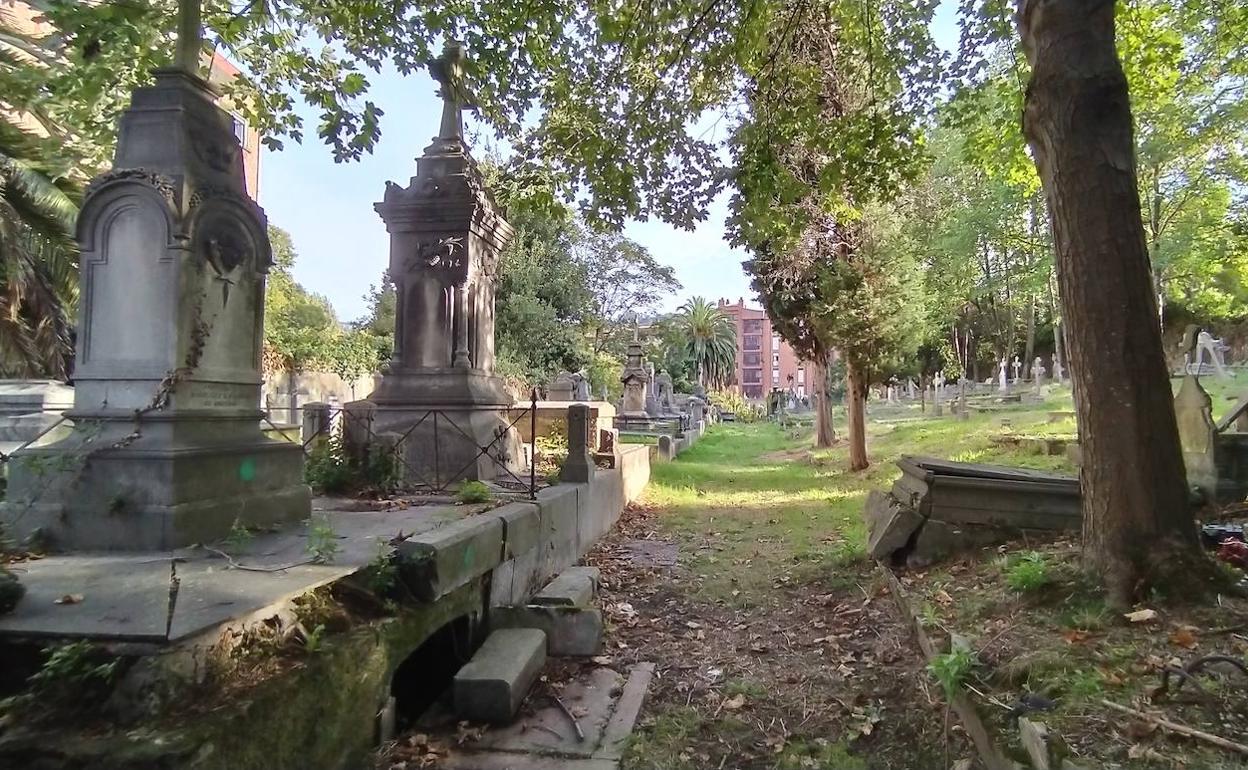 El camposanto permanece cerrado desde 2006. 