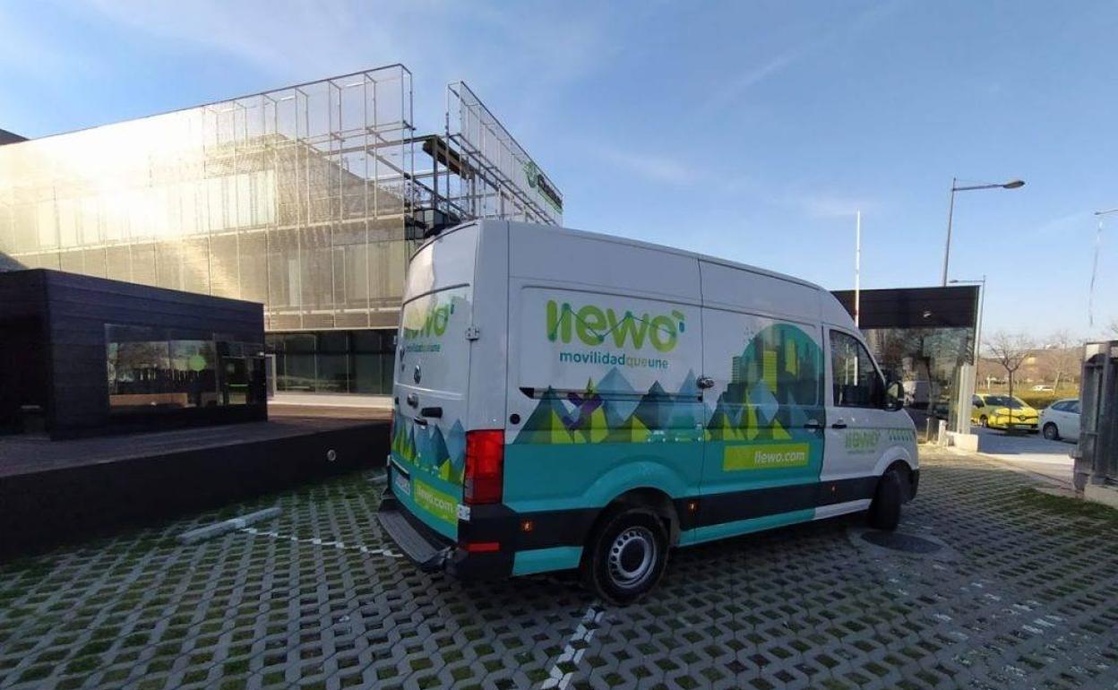 El Polígono de Bayas sirve de punto de partida para 16 rutas de la firma. 