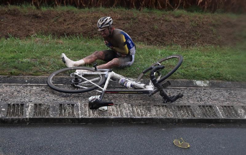 Fotos: Frío, lluvia y barro para la Roubaix más épica