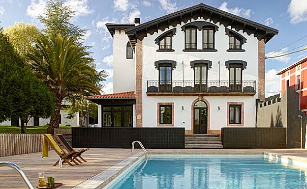 Etxelaia, una villa de lujo ubicada en Gautegiz Arteaga, en plena Reserva de la Biosfera de Urdaibai.