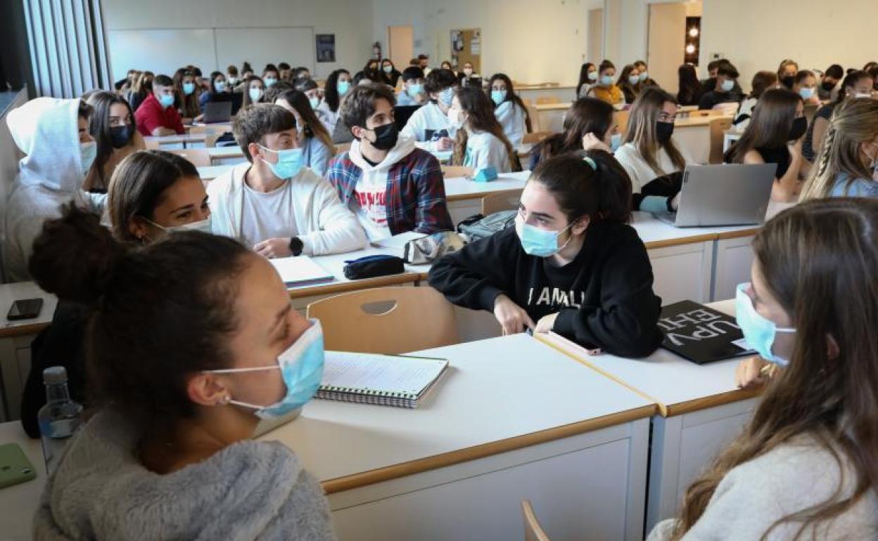 Los estudiantes han vuelto a llenar las aulas después de 19 meses.
