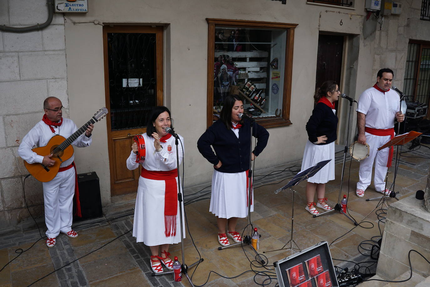 La música del grupo 'Acordes navarros' puso un animado punto final a la jornada.