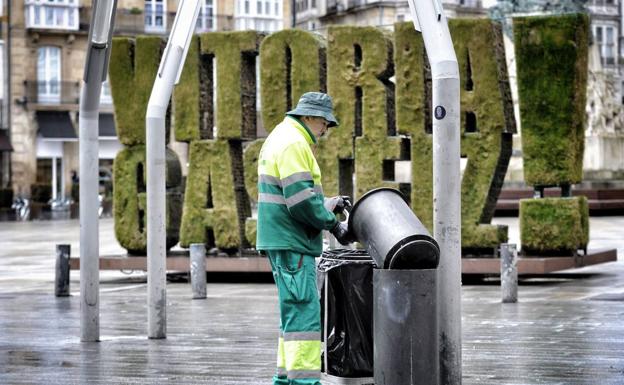 El Ayuntamiento de Vitoria tiene una veintena de juicios pendientes con FCC por el contrato de limpieza