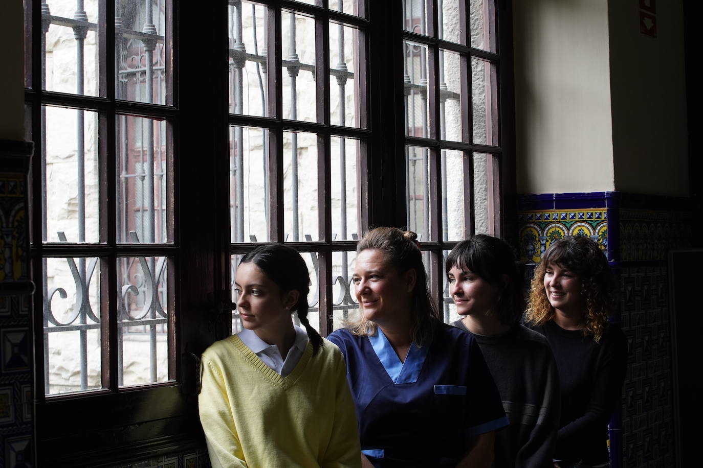 Eider González, Tamara Berbés, Beatriz y Katixa Da Silva, en las instalaciones de la UNED en Vitoria, donde ruedan 'Tula'.