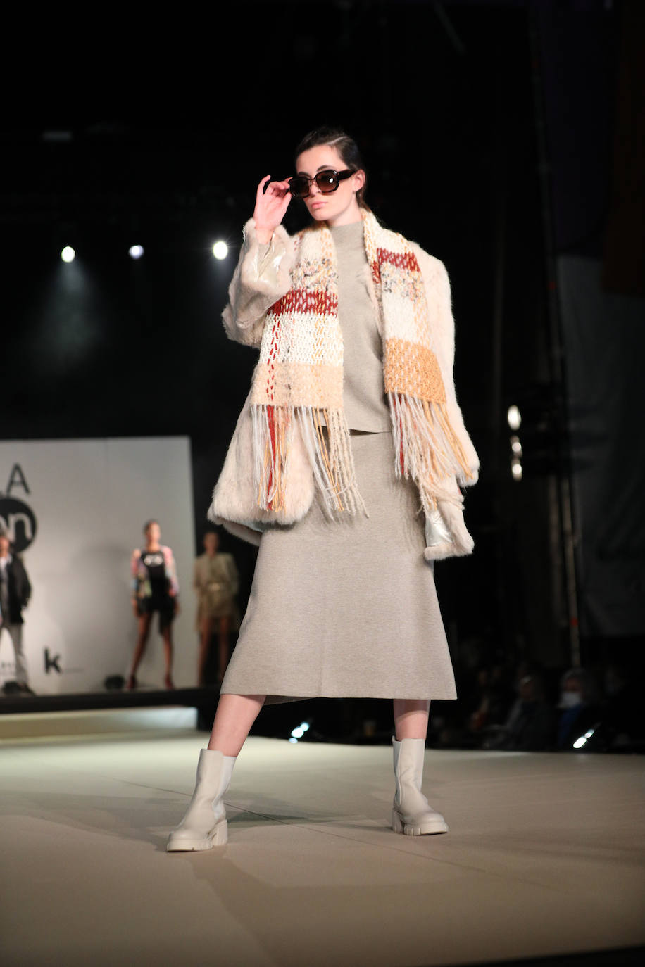 Conjunto de punto y 'maxi' bufanda para sobrellevar el gélido invierno vitoriano.