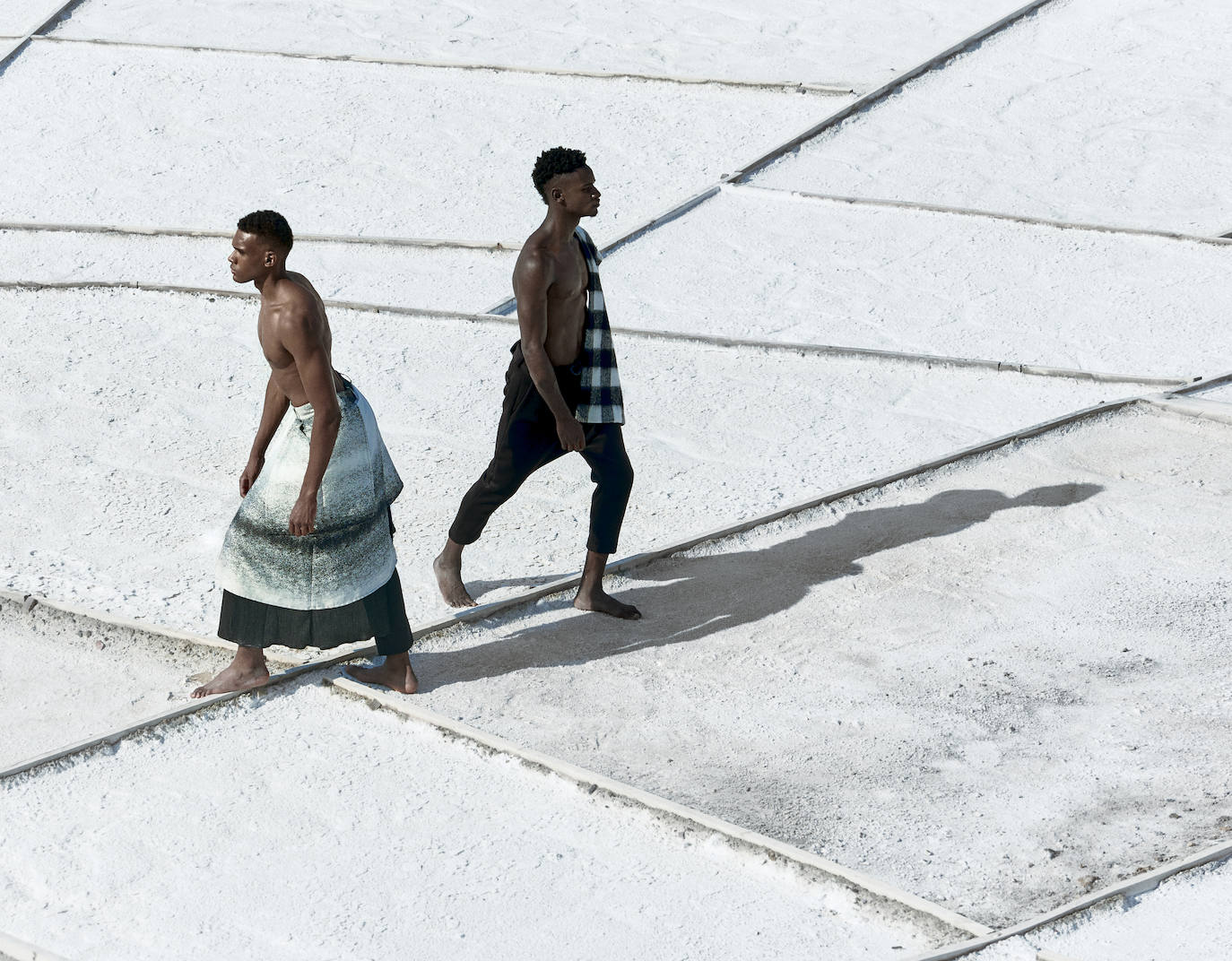 Diseño: Eñaut. Videógrafa: María Zabala. Modelos: Berly Matansio y Gilbert Kosi. Estilista: Cristina Moyano. Maquilladora: Alba Herrera. Asistente de estilismo: Ibai Lobato. Asistente de fotografía: Aingeru Carrera.