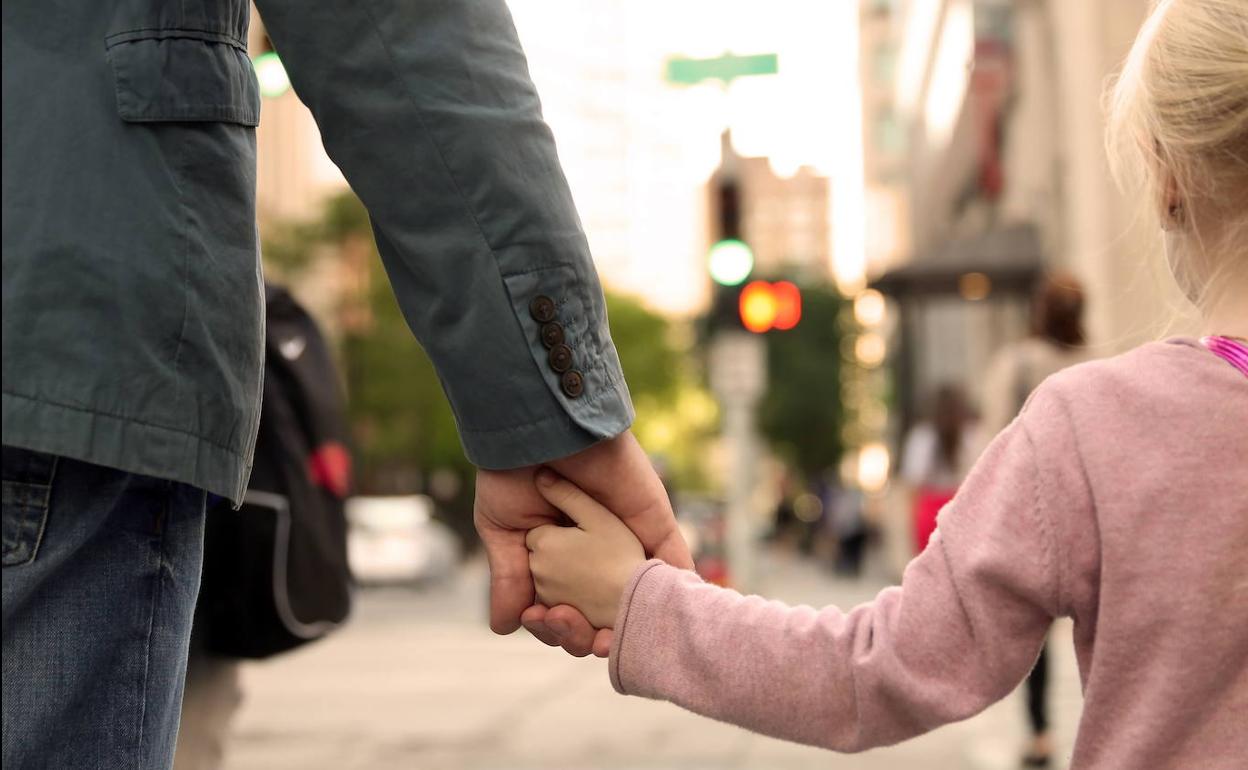 Denuncian el rapto de una menor vitoriana de 4 años desde 2018 en Argelia