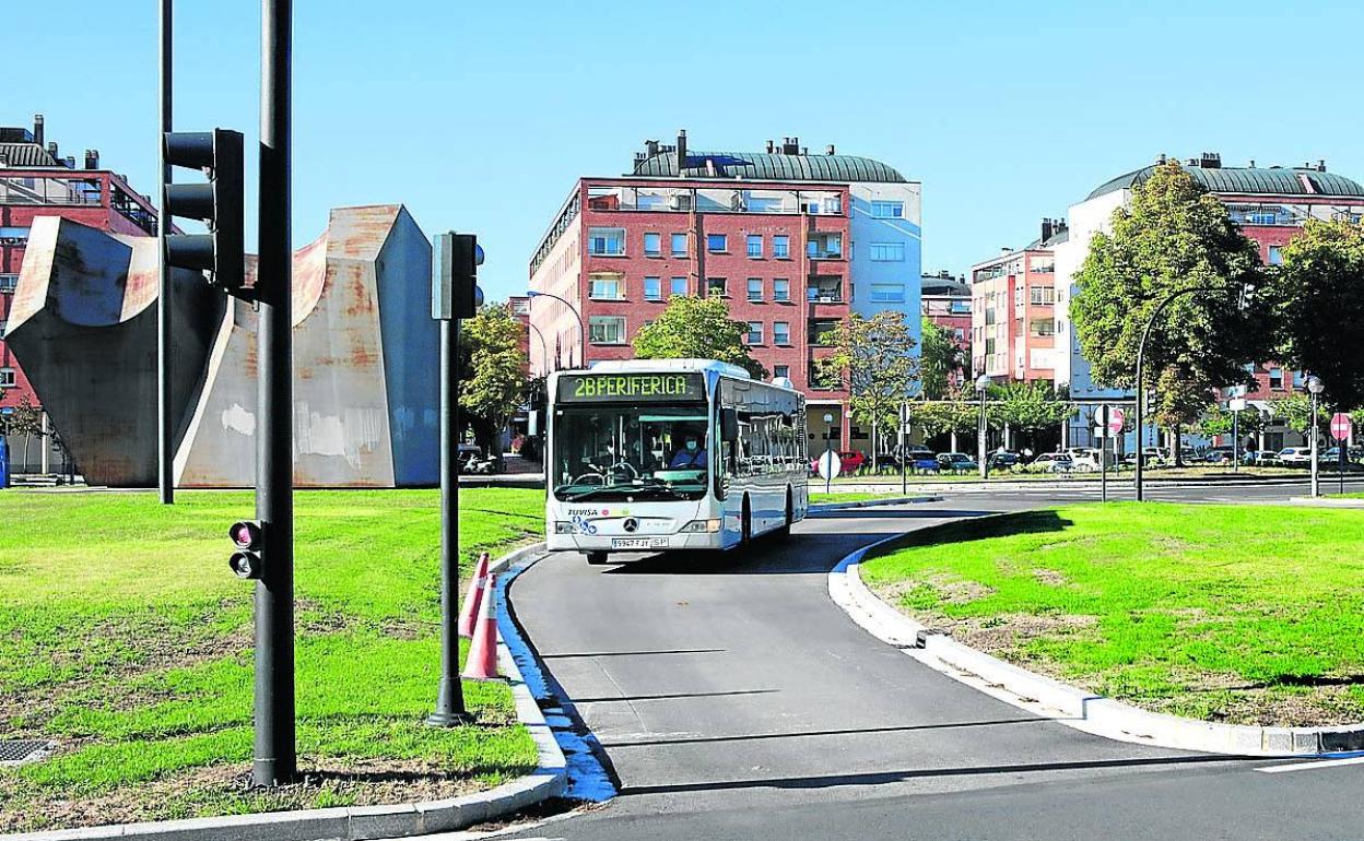 Los urbanos de Tuvisa empiezan a circular con prioridad semafórica por los carriles BEI