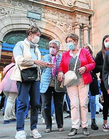 Imagen secundaria 2 - Bilbao recupera los fuegos artificiales y disfruta de los primeros destellos de fiesta