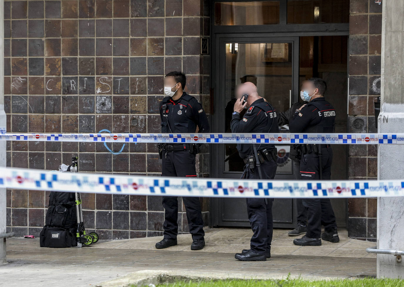Fotos: Mata a su mujer a cuchilladas delante de sus hijos en Sansomendi