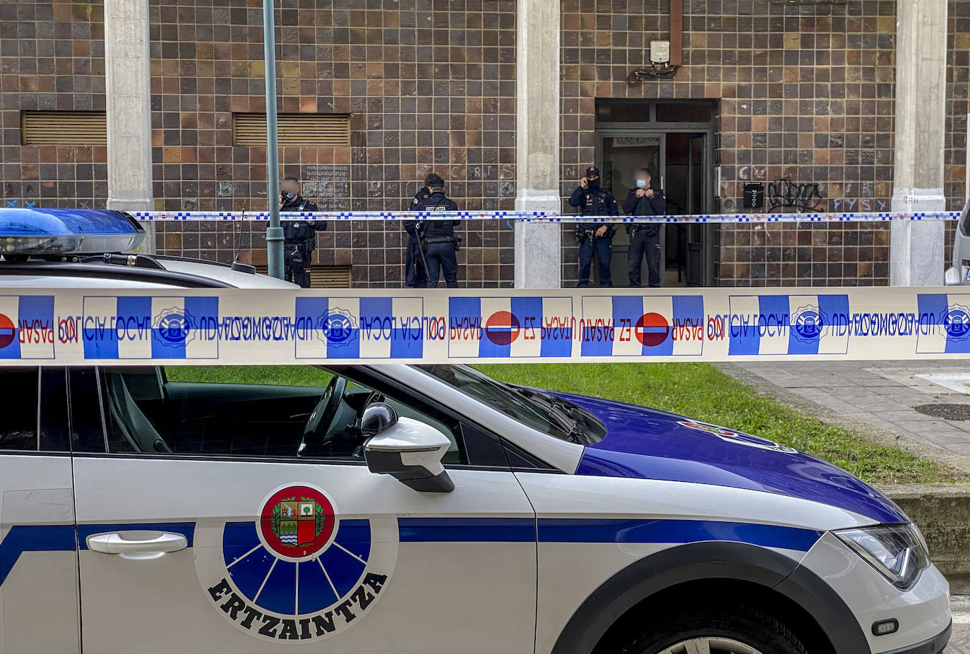 Fotos: Mata a su mujer a cuchilladas delante de sus hijos en Sansomendi