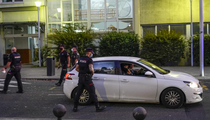 Fotos: Un hombre armado irrumpe en el campus de Leioa de la UPV/EHU