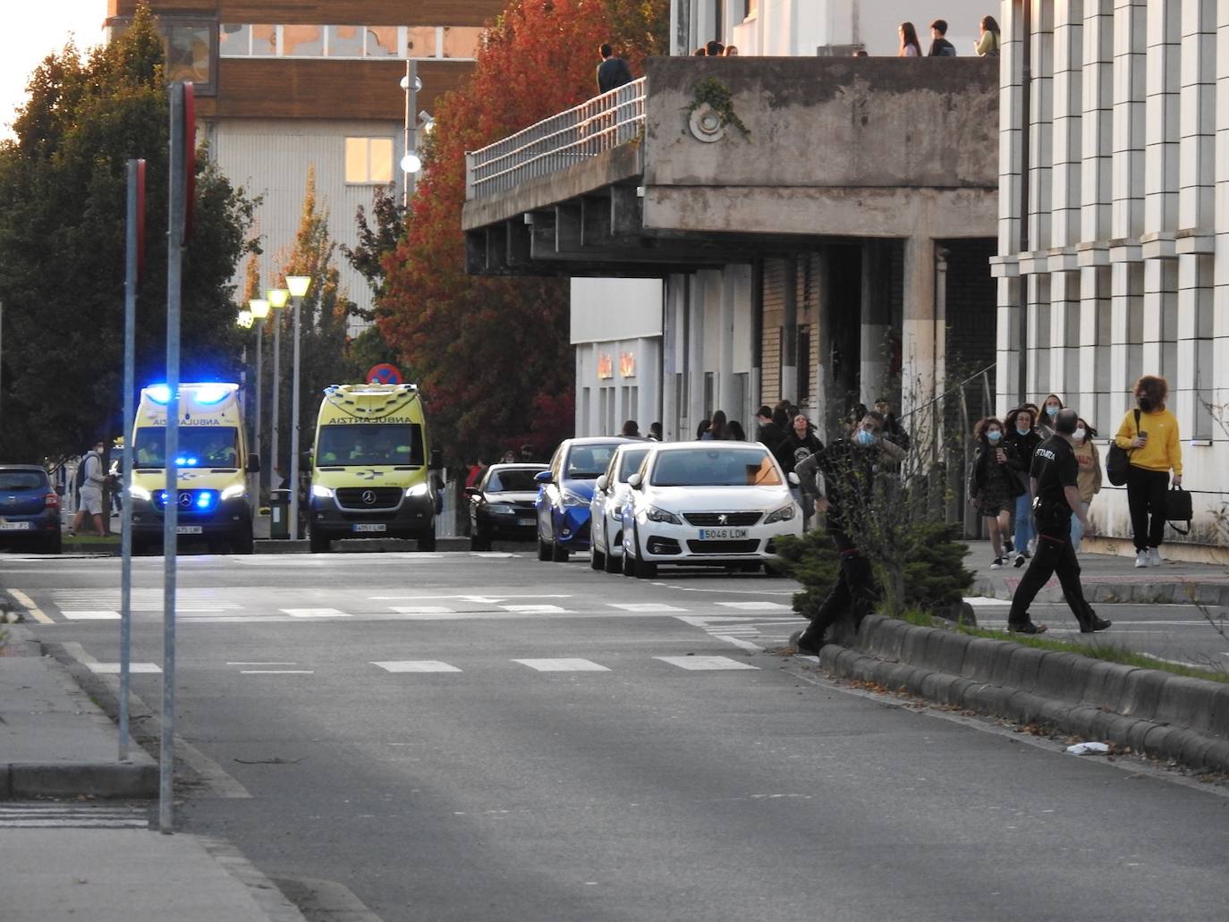 Fotos: Un hombre armado irrumpe en el campus de Leioa de la UPV/EHU