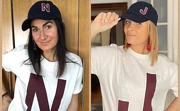 Las hermanas Nuria y Josune Díaz cin camisetas y gorras con sus iniciales.