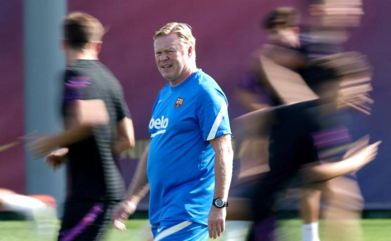 Ronald Koeman, durante un entrenamiento del Barça.