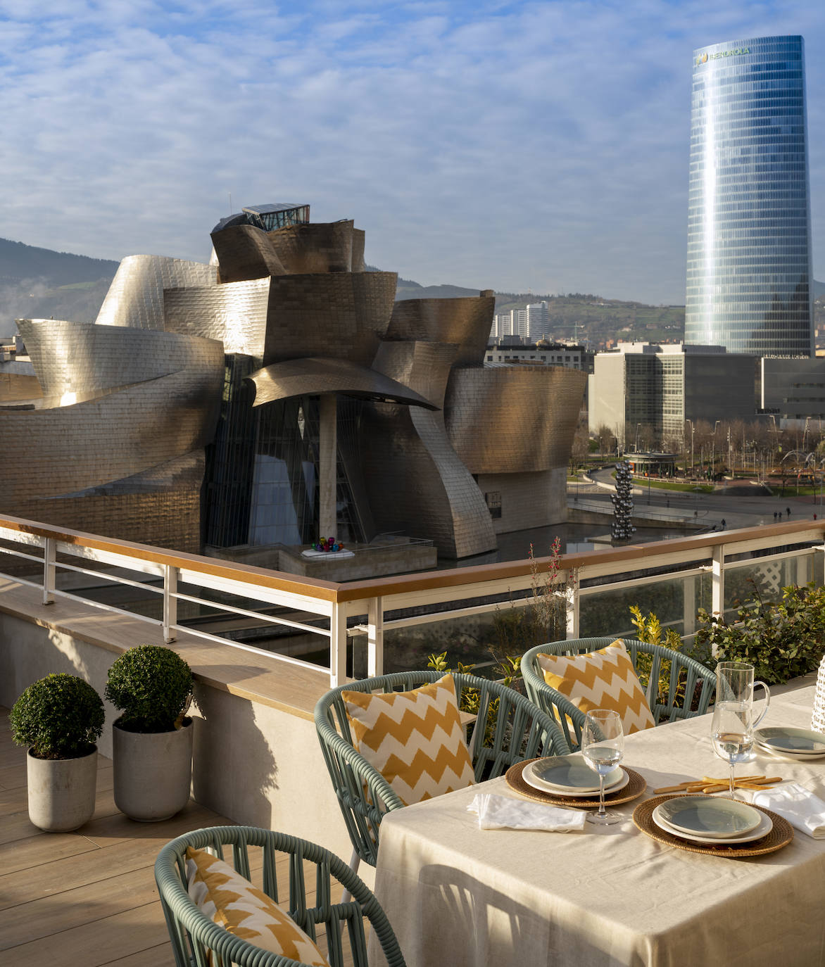 Fotos: Un espectacular dúplex con vistas al Guggenheim y salón al aire libre: así transformaron dos pisos antiguos