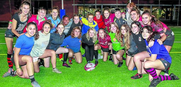 Las jugadoras dirigidas por Imanol Ruiz se preparan para competir en Liga Vasca. 