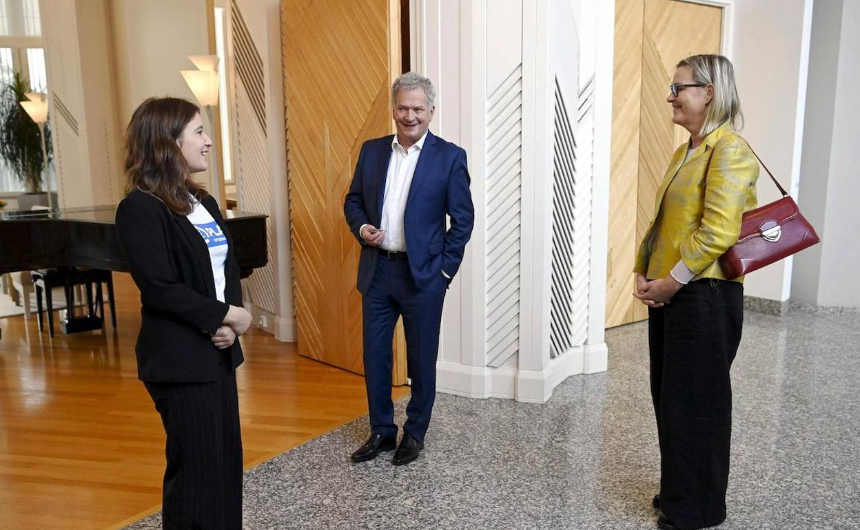 Nella Salminen, Finlandiako presidentearekin batera.