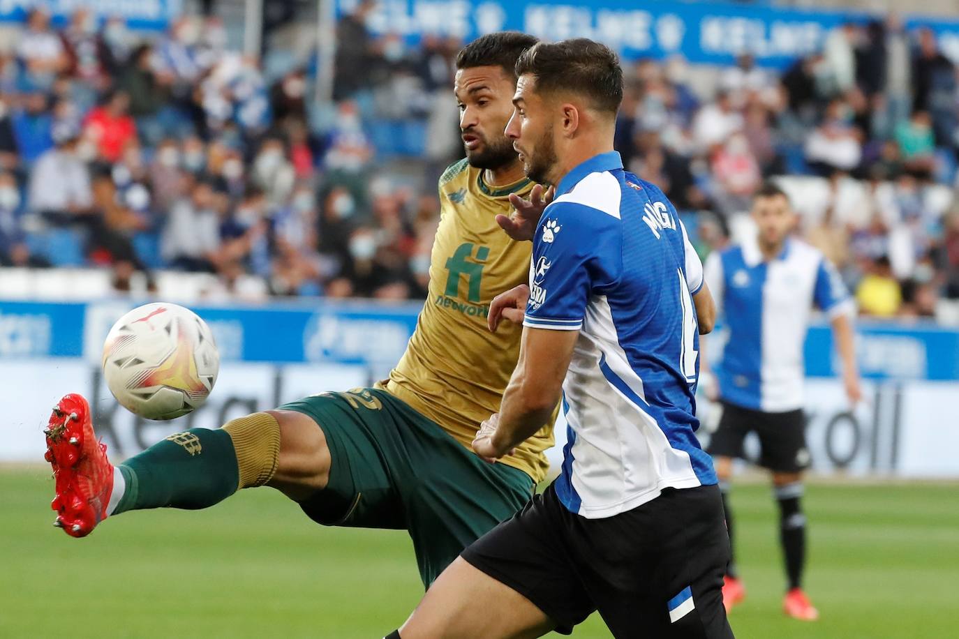 Fotos: Las mejores imágenes del Alavés - Betis