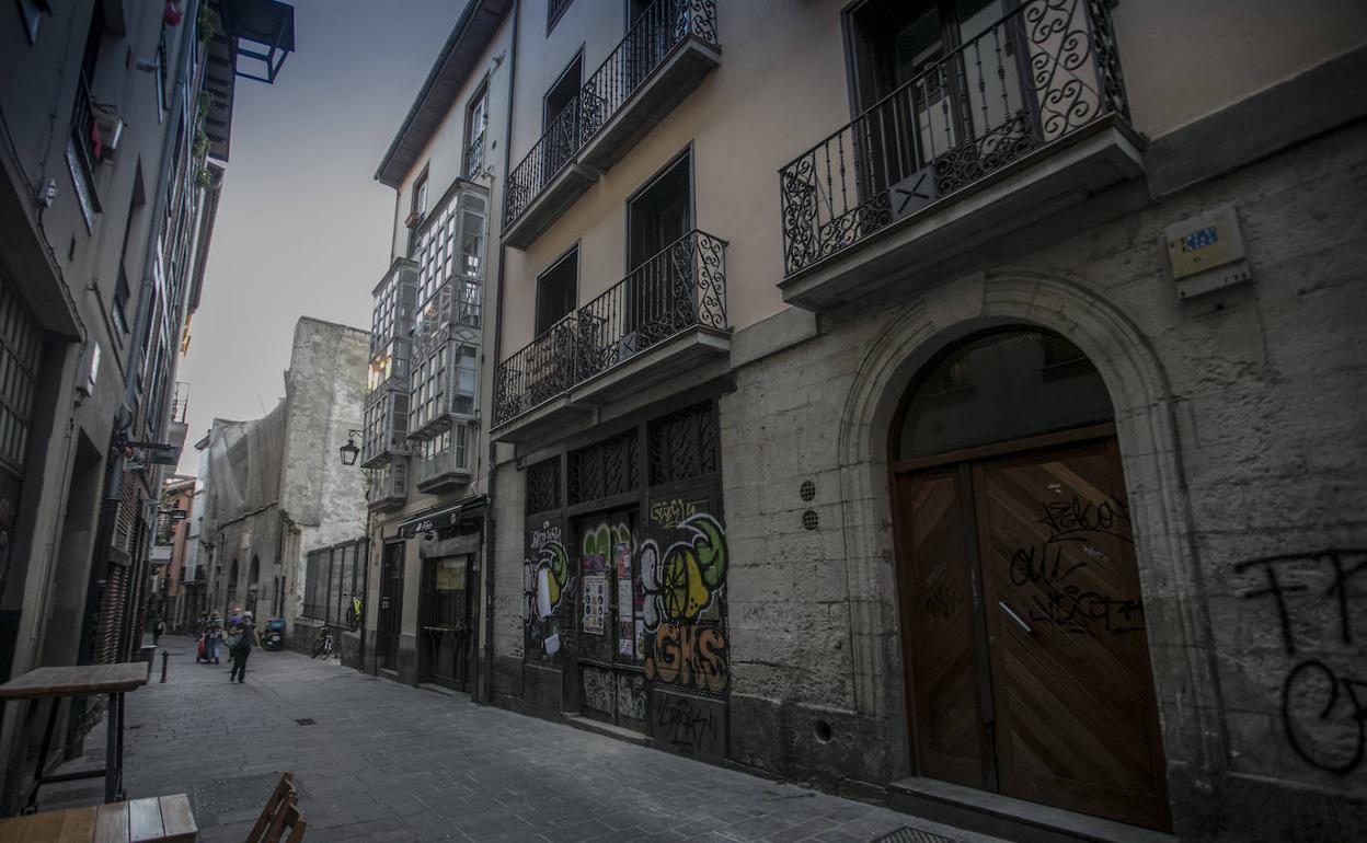 El palacio Ruiz de Vergara, que albergará el Gasteiz Antzokia, cuenta con un ala de viviendas particulares.