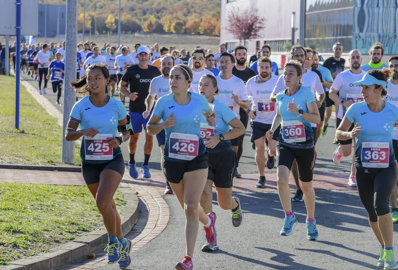 Fotos: Osakidetza gana en número la Carrera de Empresas