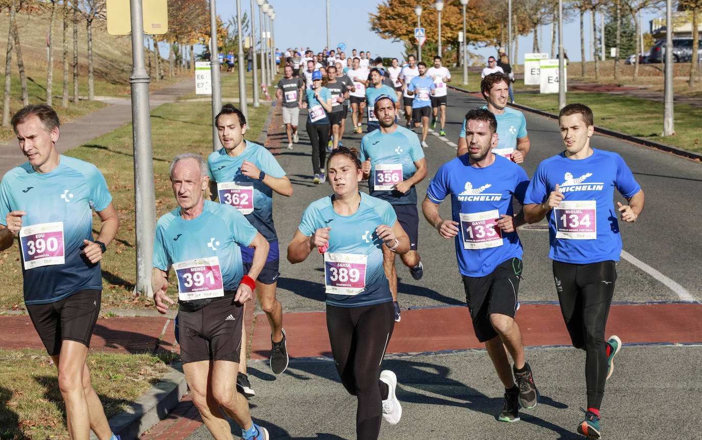 Fotos: Osakidetza gana en número la Carrera de Empresas