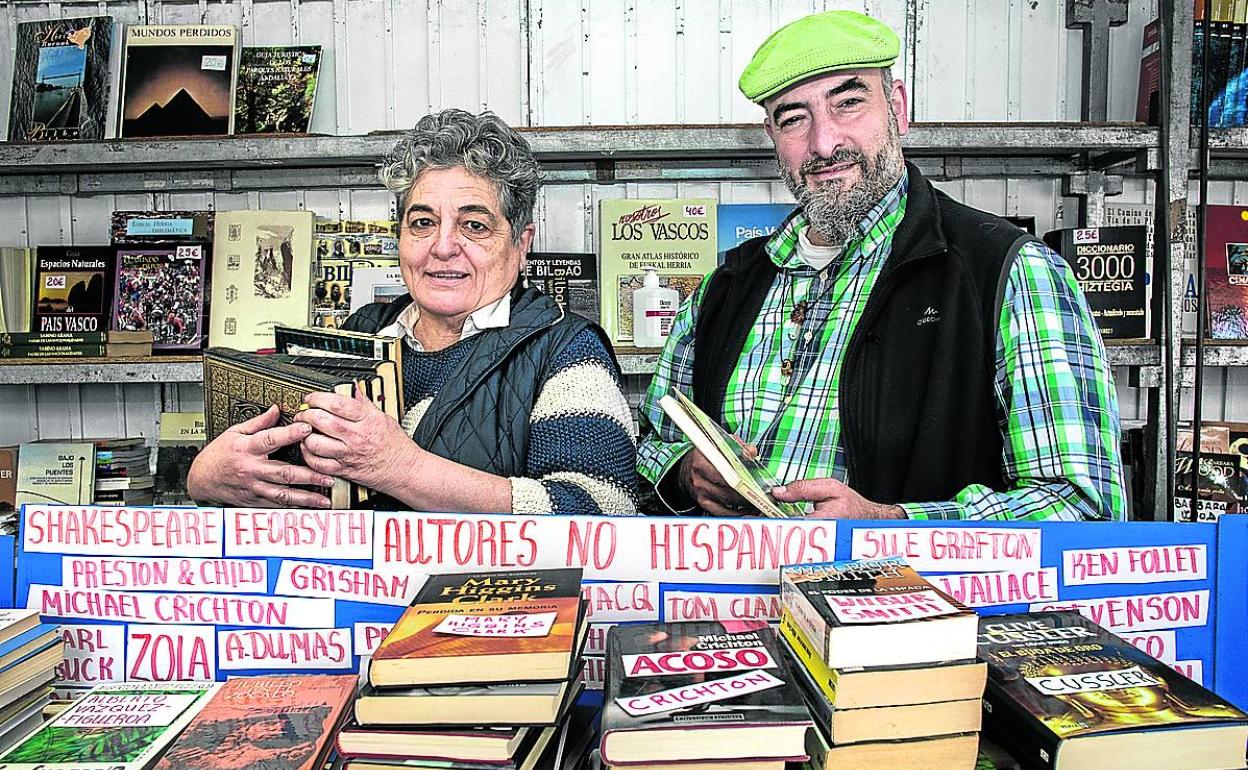 Josu Mikel Mazas y su madre, Mayte Romero, una saga especializada en fondos descatalogados. 