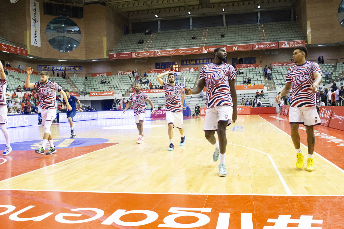 Fotos: Las mejores imágenes del UCAM Murcia - Baskonia