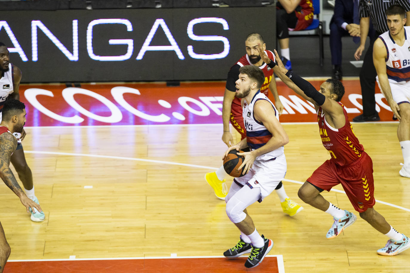 Fotos: Las mejores imágenes del UCAM Murcia - Baskonia