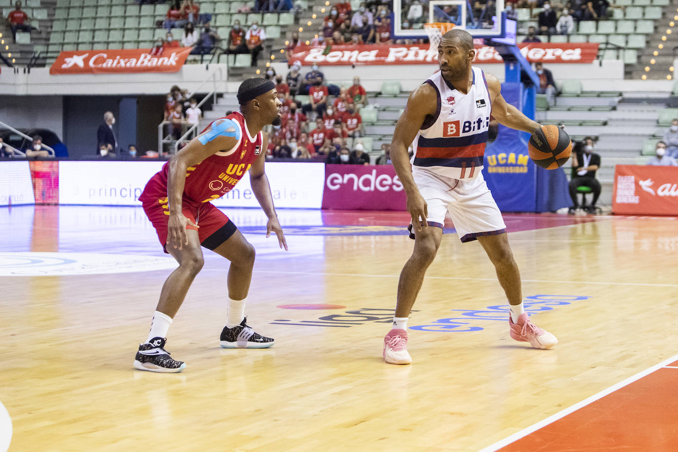 Fotos: Las mejores imágenes del UCAM Murcia - Baskonia