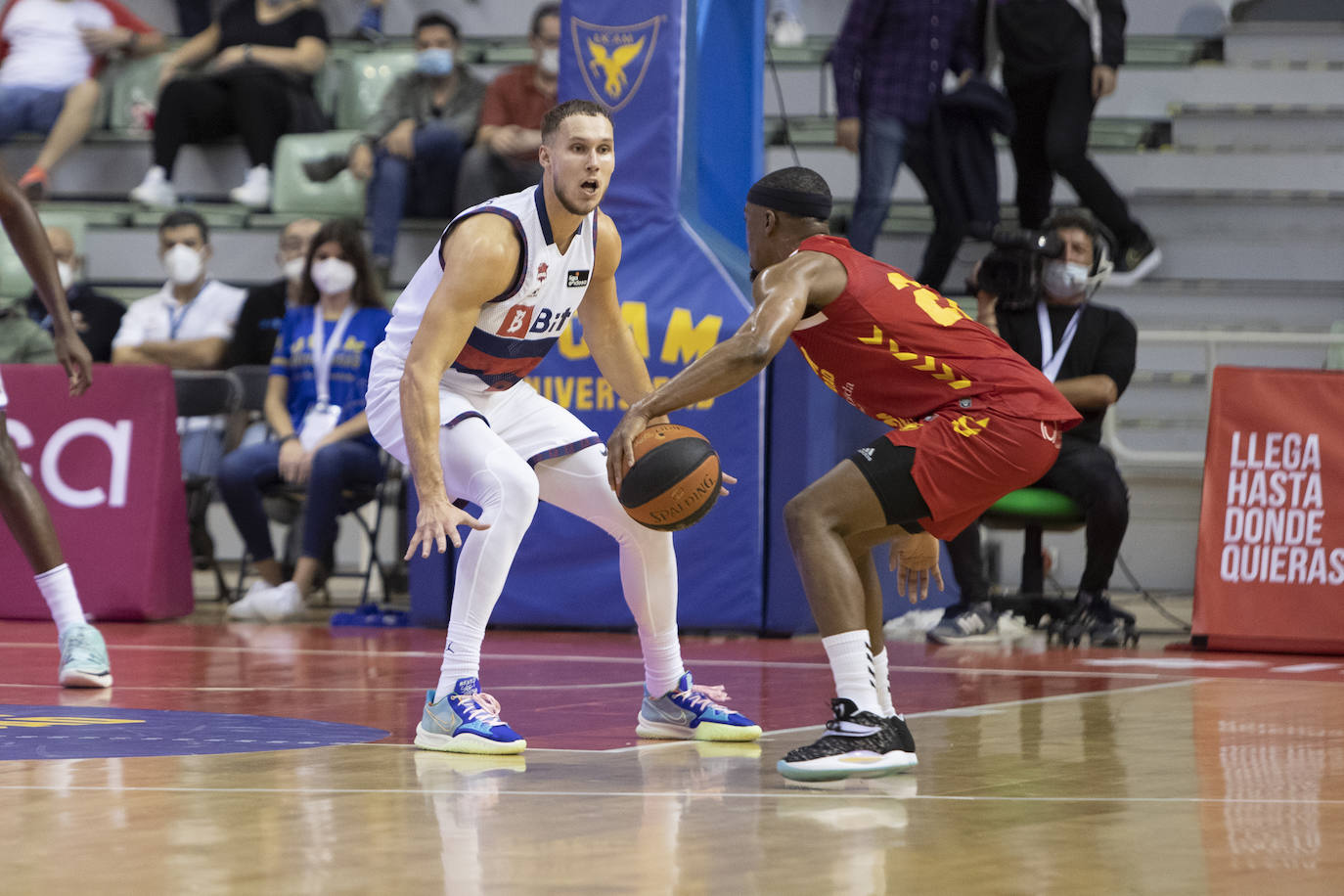 Fotos: Las mejores imágenes del UCAM Murcia - Baskonia