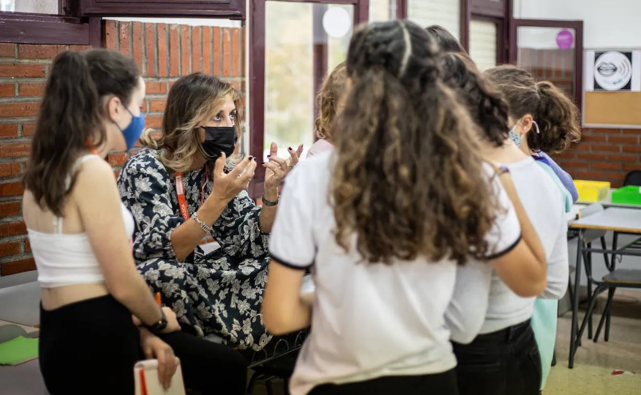 Cuando las chicas crecen empiezan a desaparecer del mapa | El Correo