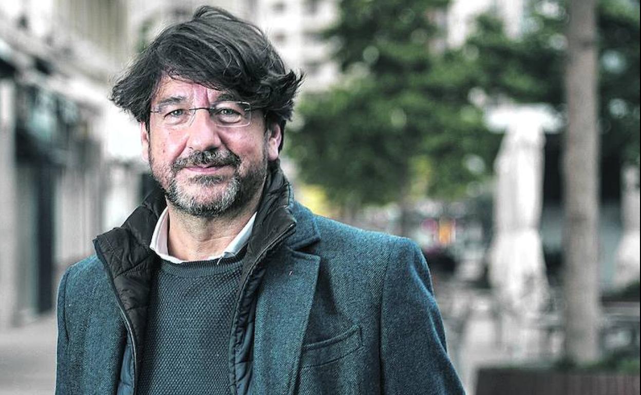 El exalcalde Patxi Lazcoz en Sancho el Sabio, una de sus obras más reconocidas. 