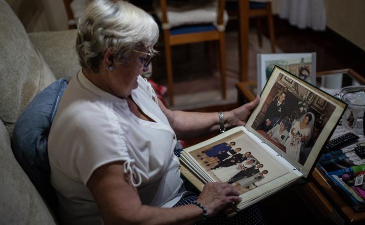A Mari Carmen le asalta la soledad «por la noche». 
